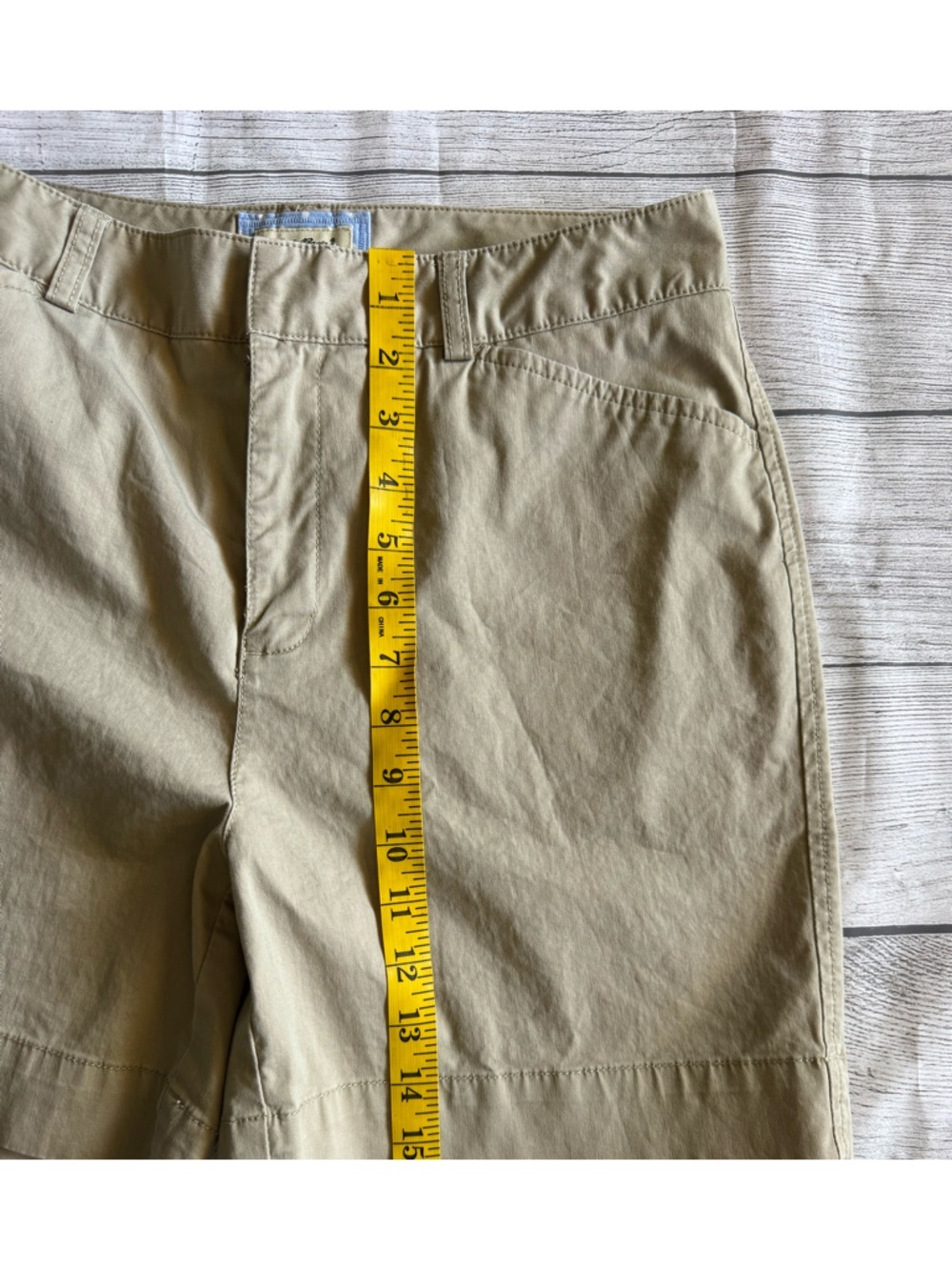Eddie Bauer Mercer Fit Khaki Flat Front Chino Shorts women’s Size 8 - Picture 4 of 8